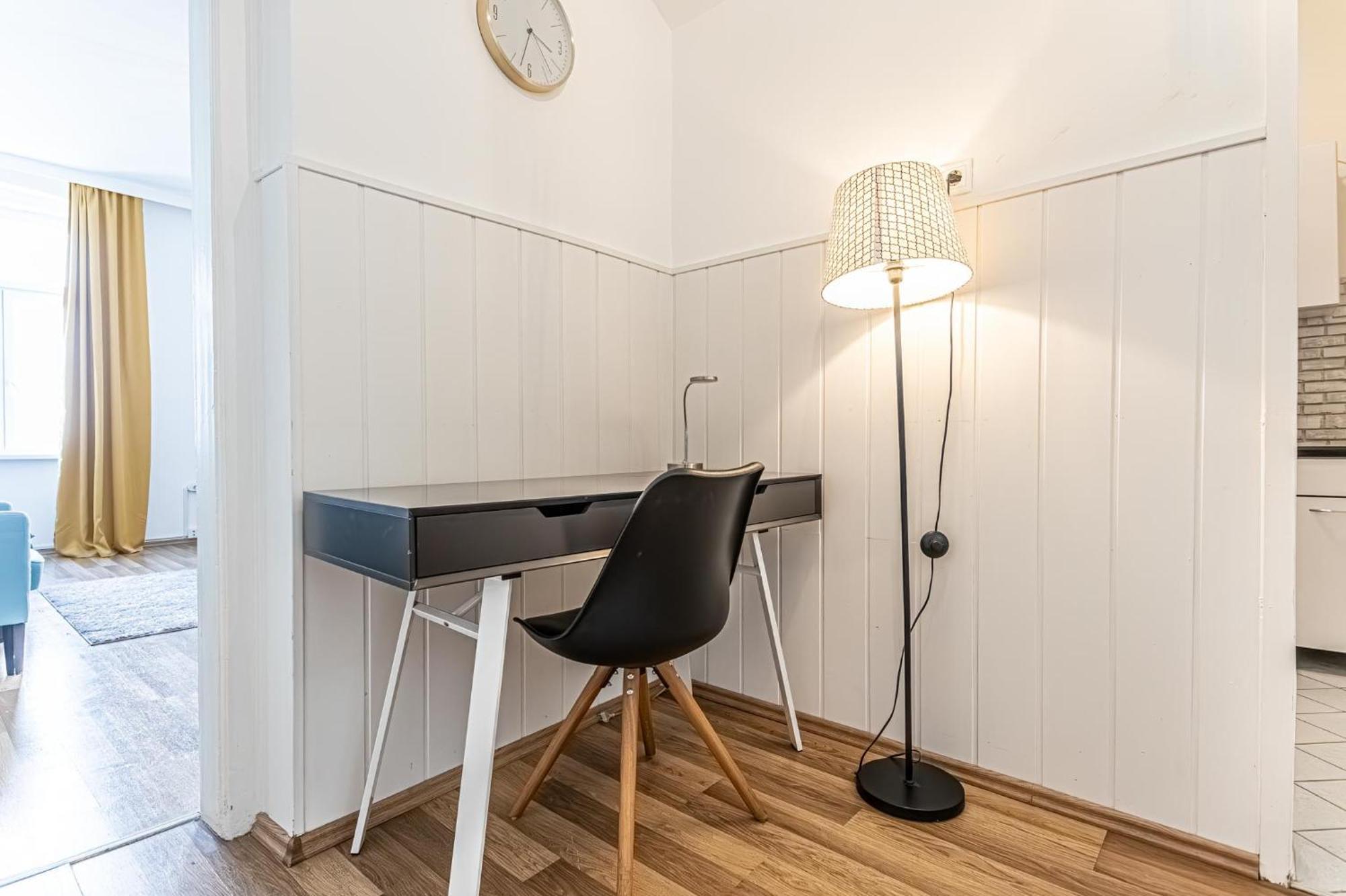 Explore Vienna: 1br Retreat Near Westbahnhof Apartament *