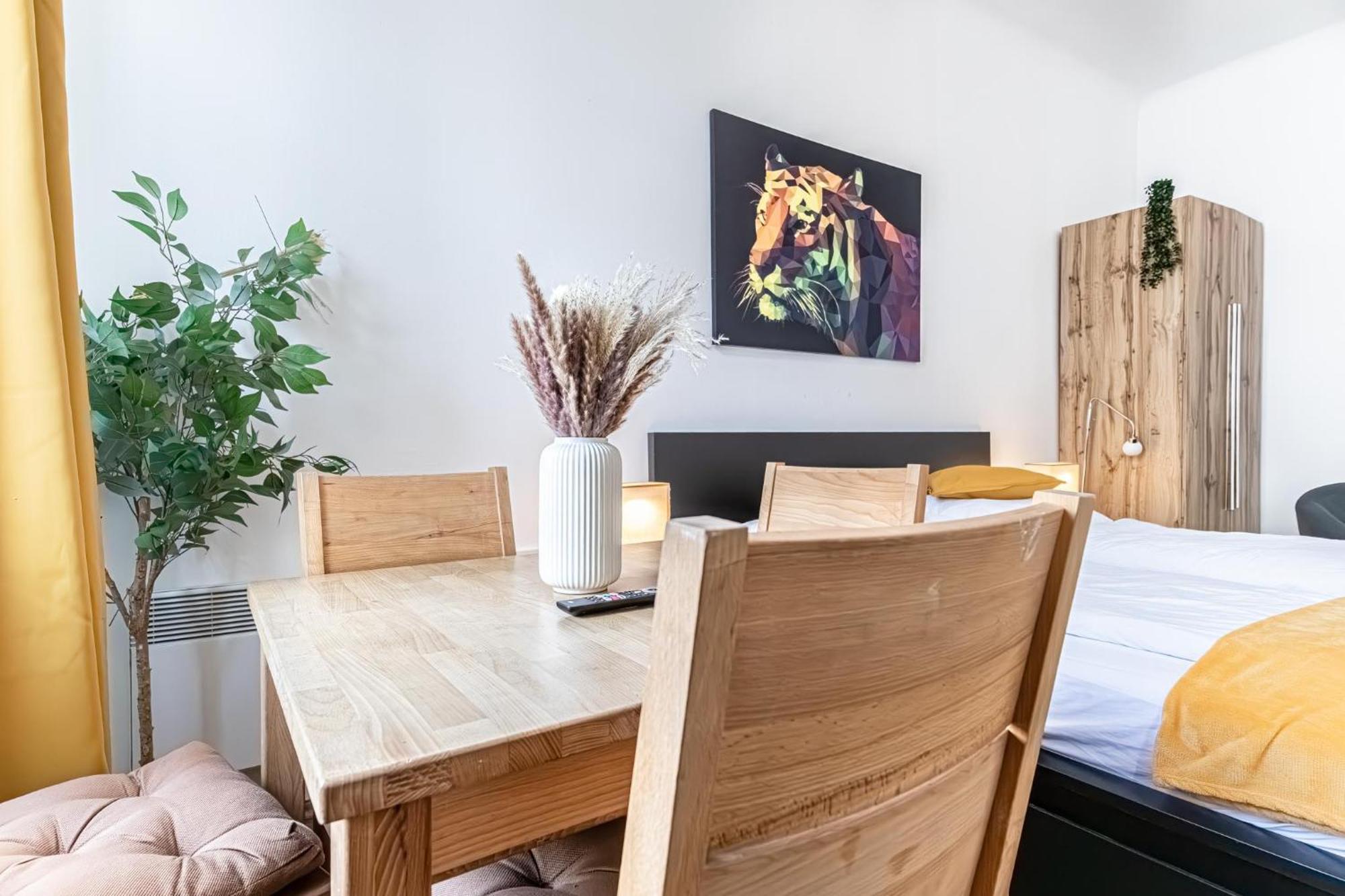Apartament Explore Vienna: 1br Retreat Near Westbahnhof Wiedeń